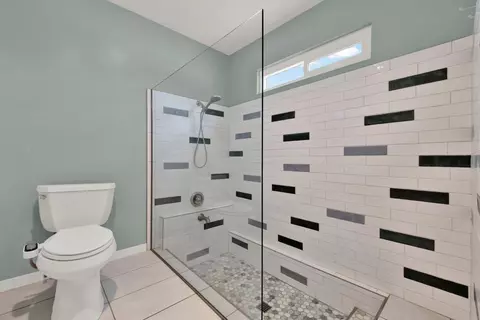Bath - 1402 Big Red Rd, Alpine, CA 91901 photo 4 of 6