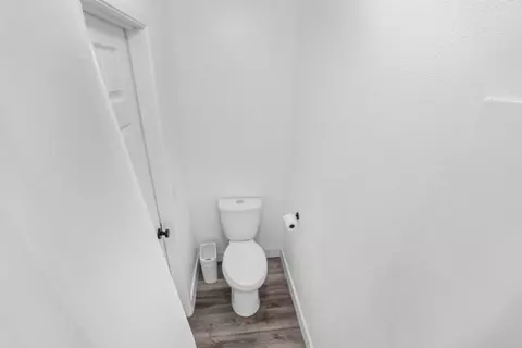 Bath - 3075 Iris Ave #B, San Ysidro, CA 92173 photo 5 of 6