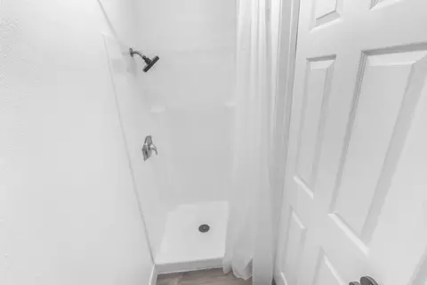 Bath - 3075 Iris Ave #B, San Ysidro, CA 92173 photo 6 of 6