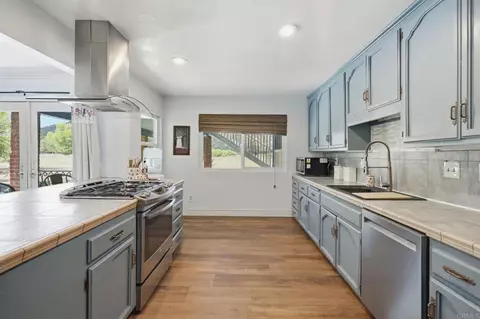 Kitchen - 8218 Valley View Trl, Pine Valley, CA 91962 photo 4 of 8