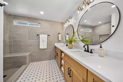 Bath - 9306 Hollyhock Rd, Spring Valley, CA 91977 photo 3 of 6
