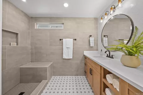 Bath - 9306 Hollyhock Rd, Spring Valley, CA 91977 photo 5 of 6
