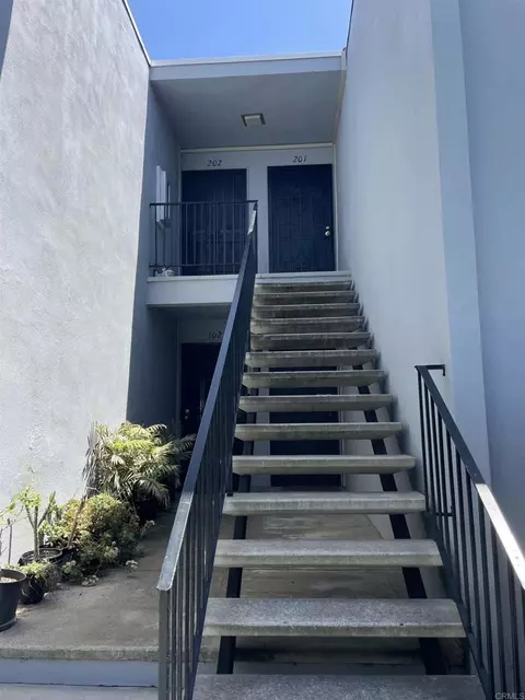 4750 Noyes St #202, San Diego, CA 92109