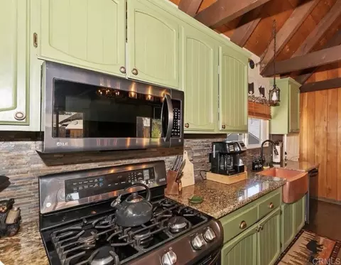 Kitchen - 660 Lintner Rd, Big Bear Lake, CA 92315 photo 1 of 3