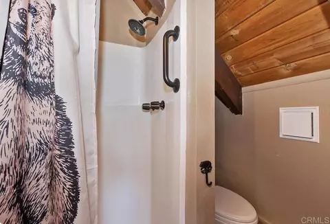 Bath - 660 Lintner Rd, Big Bear Lake, CA 92315 photo 3 of 3