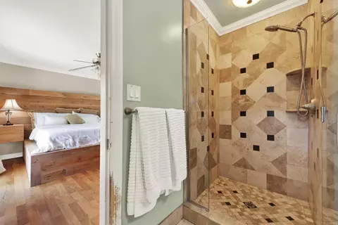 Bath - 4324 Miriam Pl, La Mesa, CA 91941 photo 2 of 5
