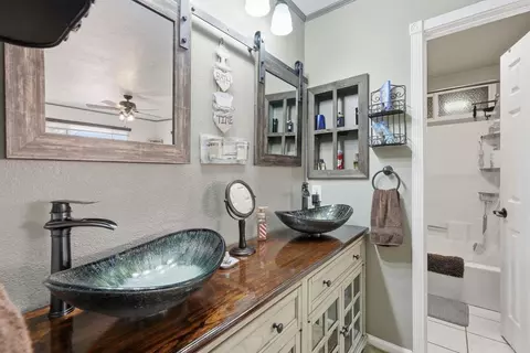 Bath - 9185 Canyon Park, Santee, CA 92071 photo 2 of 3