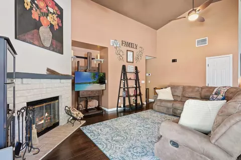 Living - 9185 Canyon Park, Santee, CA 92071 photo 4 of 5