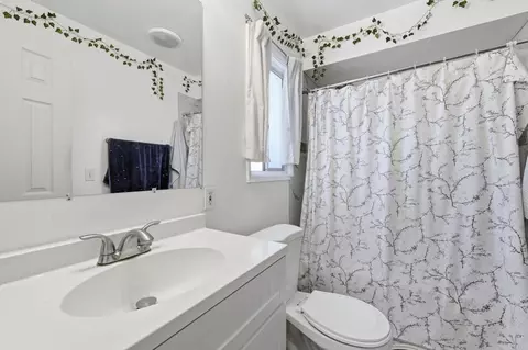 Bath - 646 El Rancho Dr, El Cajon, CA 92019 photo 3 of 7