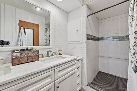 Bath - 646 El Rancho Dr, El Cajon, CA 92019 photo 6 of 7