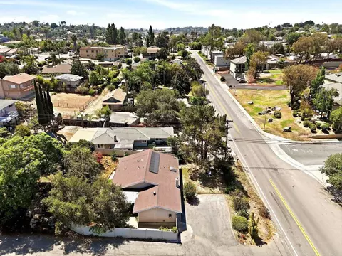 View/Area - 711 De Luz Rd, Fallbrook, CA 92028 photo 2 of 2