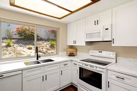 Kitchen - 711 De Luz Rd, Fallbrook, CA 92028 photo 4 of 4