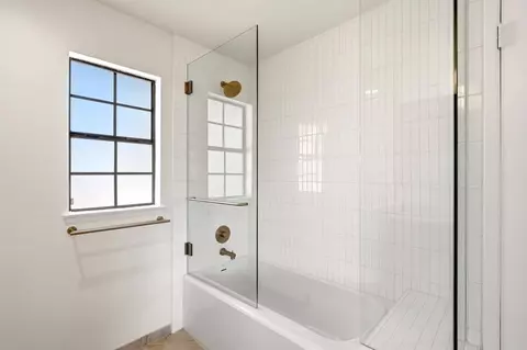 Bath - 3038 Via Estrada, Carlsbad, CA 92009 photo 3 of 4