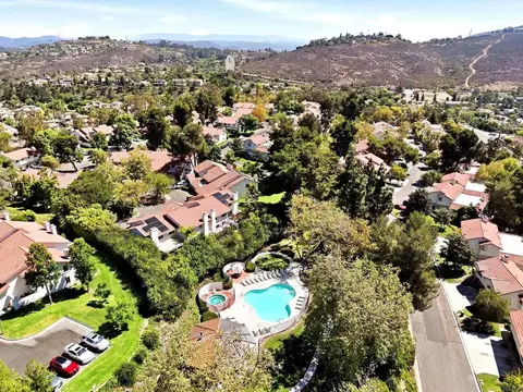 View/Area - 3038 Via Estrada, Carlsbad, CA 92009 photo 6 of 9