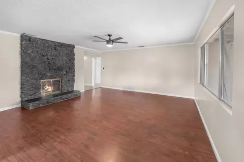 Living - 626 E Wright St, Hemet, CA 92543 photo 1 of 3