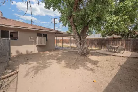 Exterior - 626 E Wright St, Hemet, CA 92543 photo 3 of 5