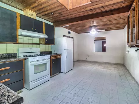 Kitchen - 9161 Emerald Grove Ave, Lakeside, CA 92040 photo 2 of 5
