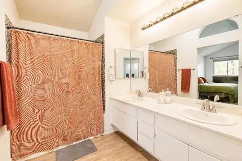 Bath - 30451 Red River Cir, Temecula, CA 92591 photo 1 of 2