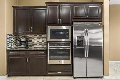 Kitchen - 85720 Molvena Dr, Indio, CA 92203 photo 4 of 7