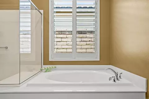 Bath - 85720 Molvena Dr, Indio, CA 92203 photo 2 of 3