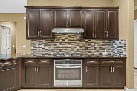 Kitchen - 85720 Molvena Dr, Indio, CA 92203 photo 5 of 7