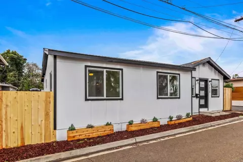 Exterior - 1038 Delaware St, Imperial Beach, CA 91932 photo 5 of 9