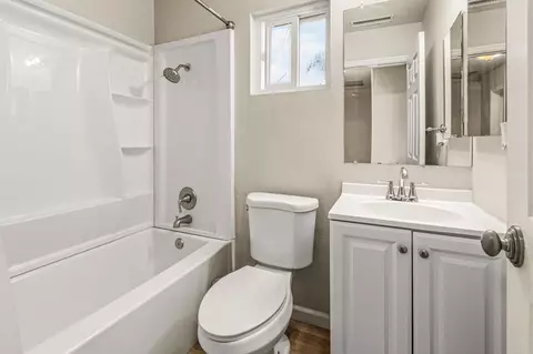 Bath - 8980 Lamar St #18, Spring Valley, CA 91977 photo 2 of 3