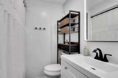 Bath - 774 Oro St, El Cajon, CA 92021 photo 4 of 6