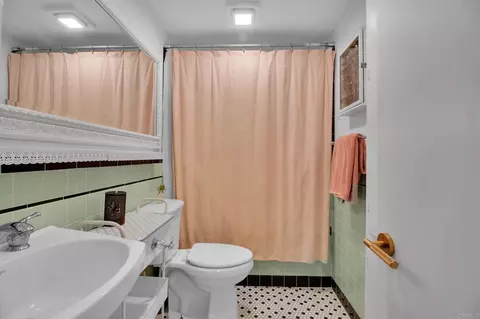 Bath - 774 Oro St, El Cajon, CA 92021 photo 2 of 6