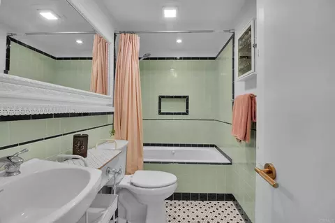 Bath - 774 Oro St, El Cajon, CA 92021 photo 1 of 6