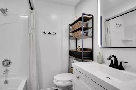 Bath - 774 Oro St, El Cajon, CA 92021 photo 5 of 6
