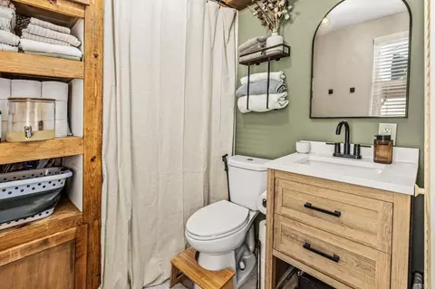 Bath - 14212 Myrtle St, Jamul, CA 91935 photo 2 of 2
