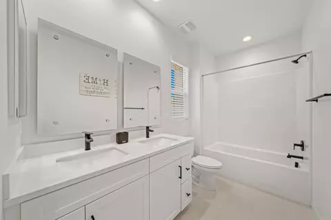 Bath - 10353 Graphite St, Spring Valley, CA 91977 photo 2 of 2