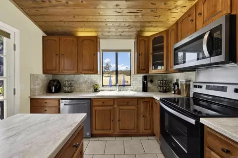 Kitchen - 15720 Davis Cup Ln, Ramona, CA 92065 photo 2 of 4