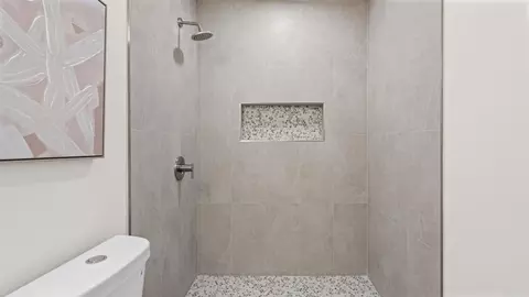Bath - 8338 Stansbury St, Spring Valley, CA 91977 photo 3 of 5