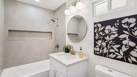 Bath - 8338 Stansbury St, Spring Valley, CA 91977 photo 4 of 5