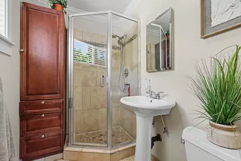 Bath - 4568 Shade Rd, La Mesa, CA 91941 photo 4 of 5