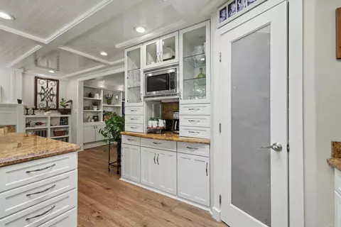Kitchen - 4568 Shade Rd, La Mesa, CA 91941 photo 4 of 5