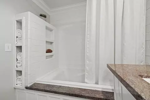 Bath - 4568 Shade Rd, La Mesa, CA 91941 photo 2 of 5