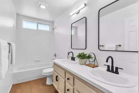 Bath - 13721 Gateway View Dr, El Cajon, CA 92021 photo 5 of 5