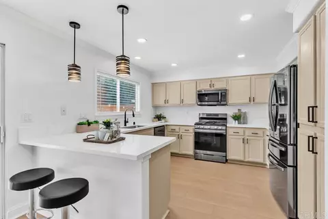 Kitchen - 13721 Gateway View Dr, El Cajon, CA 92021 photo 2 of 7