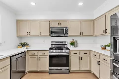 Kitchen - 13721 Gateway View Dr, El Cajon, CA 92021 photo 3 of 7