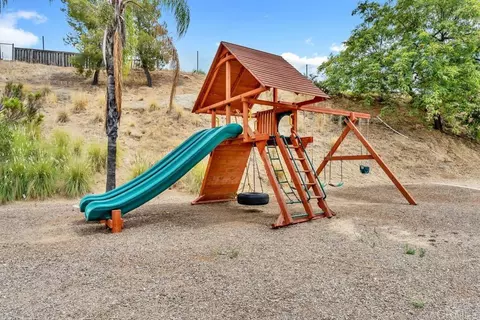 Exterior - 13721 Gateway View Dr, El Cajon, CA 92021 photo 7 of 12