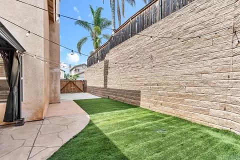 Exterior - 13721 Gateway View Dr, El Cajon, CA 92021 photo 5 of 12