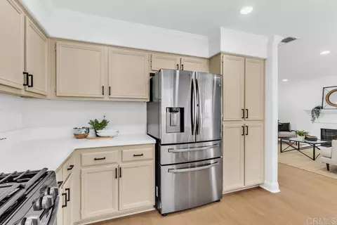 Kitchen - 13721 Gateway View Dr, El Cajon, CA 92021 photo 6 of 7