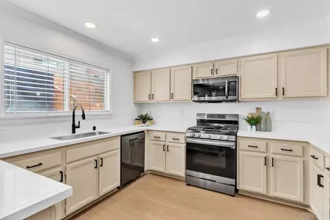 Kitchen - 13721 Gateway View Dr, El Cajon, CA 92021 photo 4 of 7