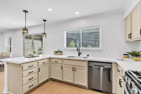 Kitchen - 13721 Gateway View Dr, El Cajon, CA 92021 photo 5 of 7