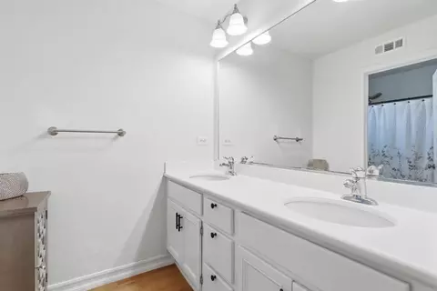 Bath - 2284 Red Leaf Ln, Chula Vista, CA 91915 photo 2 of 5