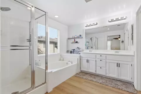 Bath - 2284 Red Leaf Ln, Chula Vista, CA 91915 photo 5 of 5