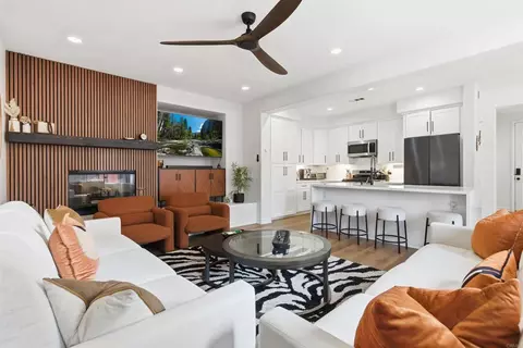 Living - 2284 Red Leaf Ln, Chula Vista, CA 91915 photo 2 of 5